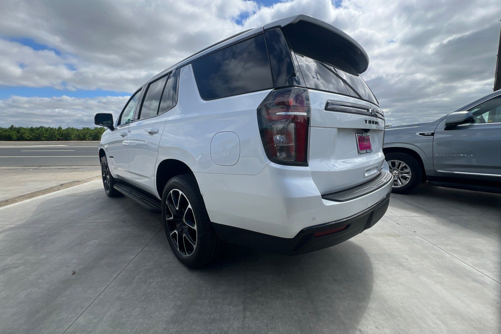 View vehicle photo 7