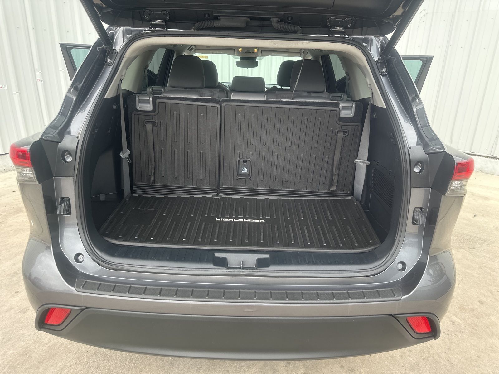 Used Car 2023 Toyota Highlander  Le For Sale Under $35,000 In Austin, Texas