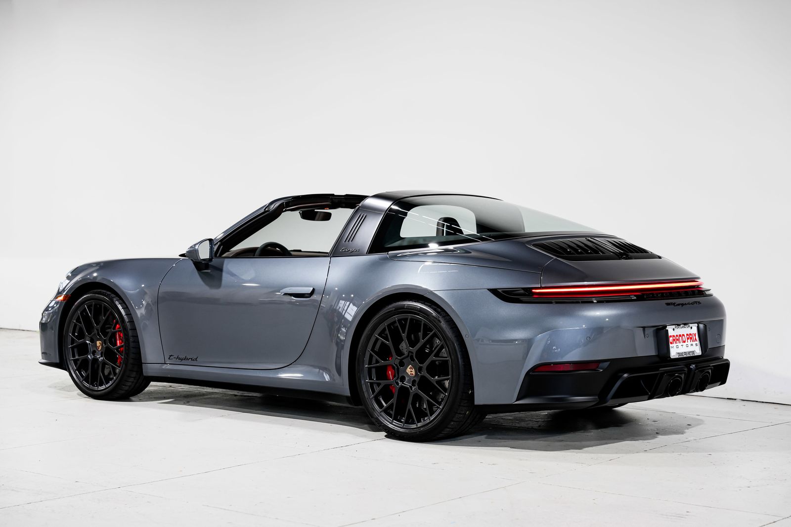2025 Porsche 911 Targa 4 GTS — photo 8