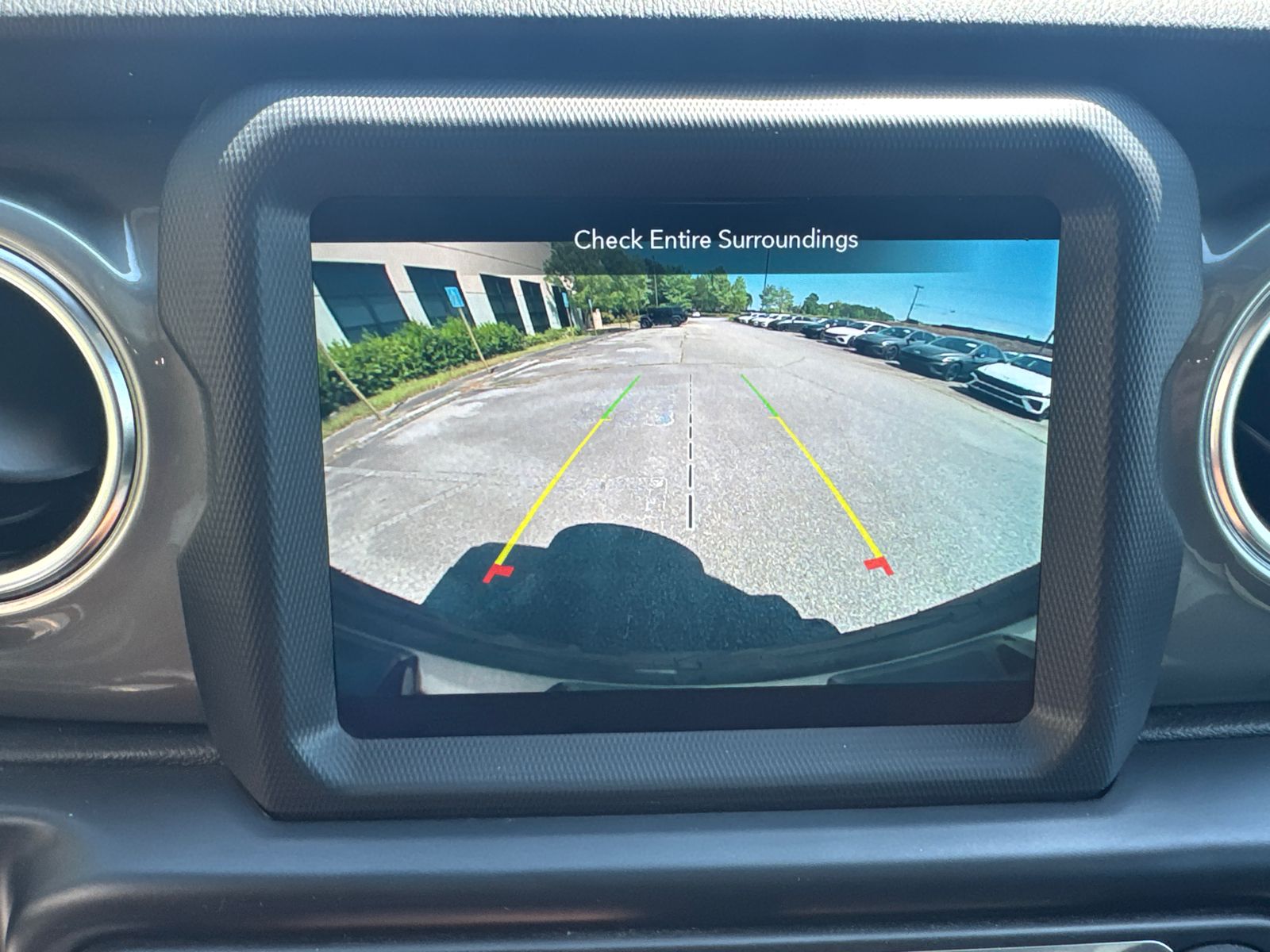 Used 2022 White/off-white Jeep Unlimited Sahara image 29