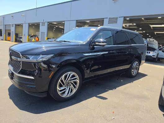 Infinite Black Metallic Clearcoat 2025 Lincoln Navigator SUV / Crossover Four-Wheel Drive Automatic