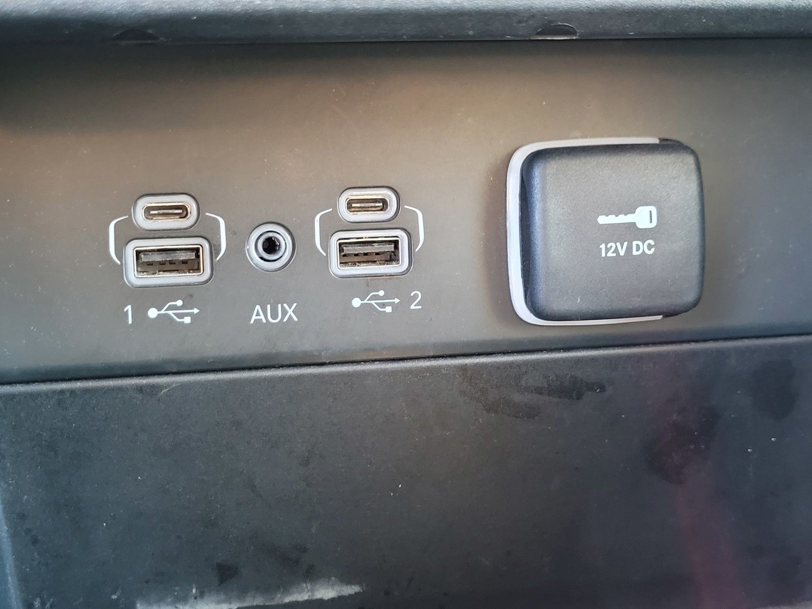 Used 2023 White Jeep Laredo image 20