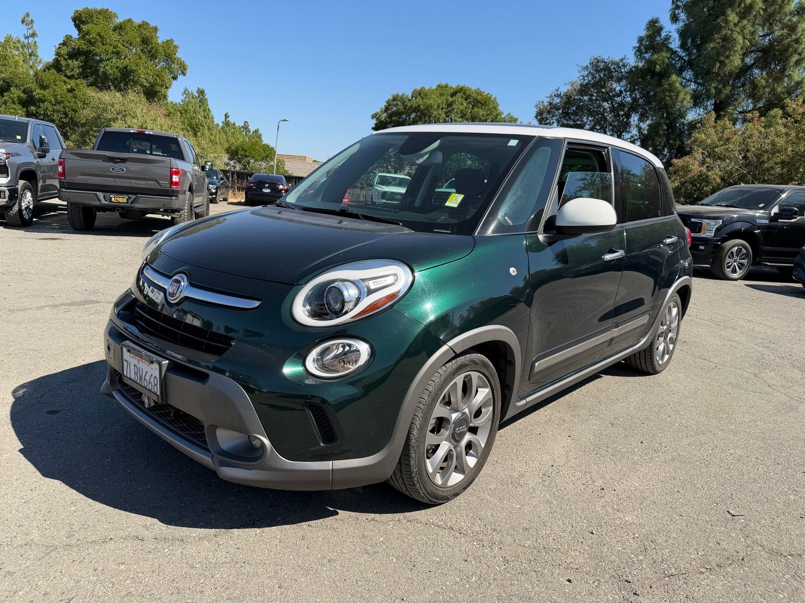 Verde Bosco Perla (Forest Green) 2014 FIAT 500L Hatchback Front-Wheel Drive 6-Speed Manual