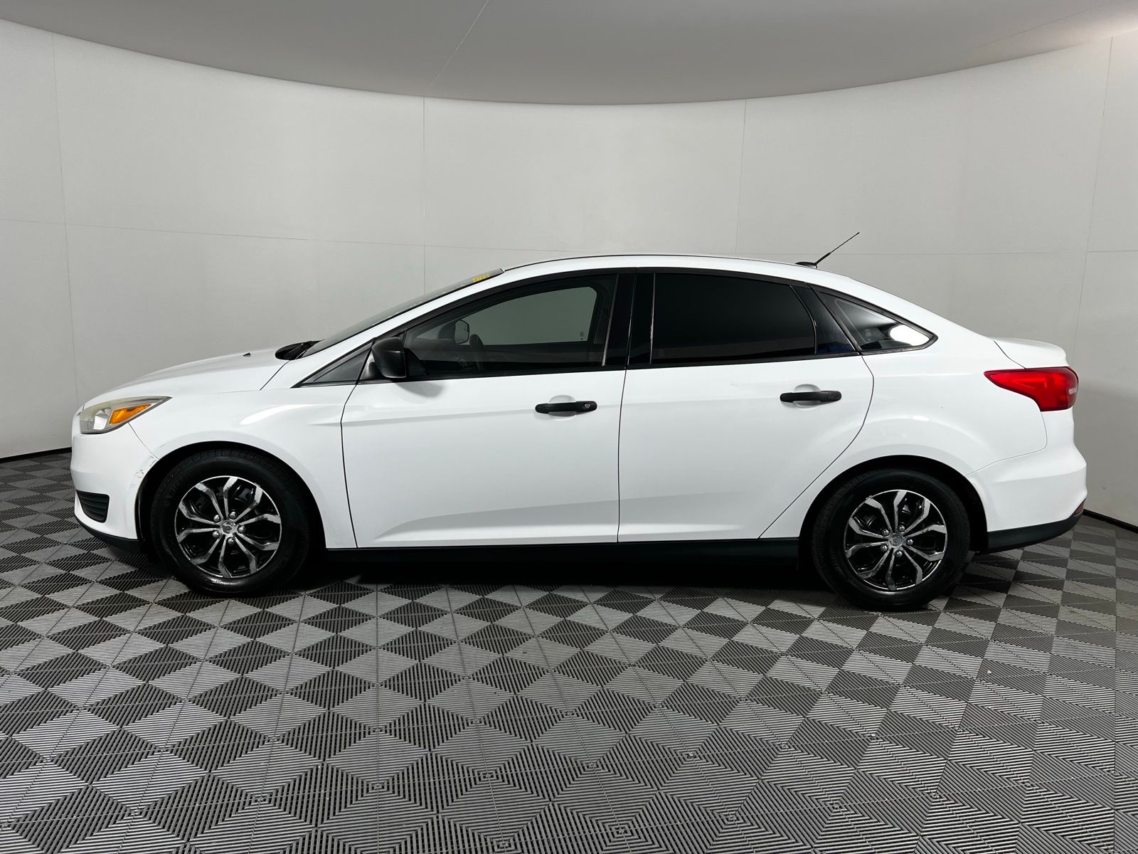 Thumbnail: 2016 Ford Focus - 8