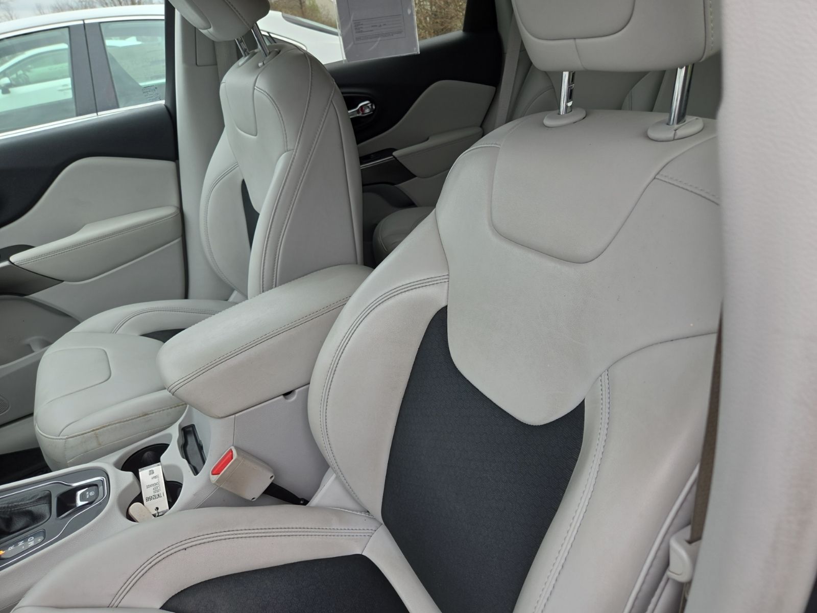 used 2020 Jeep Cherokee car, priced at $11,035