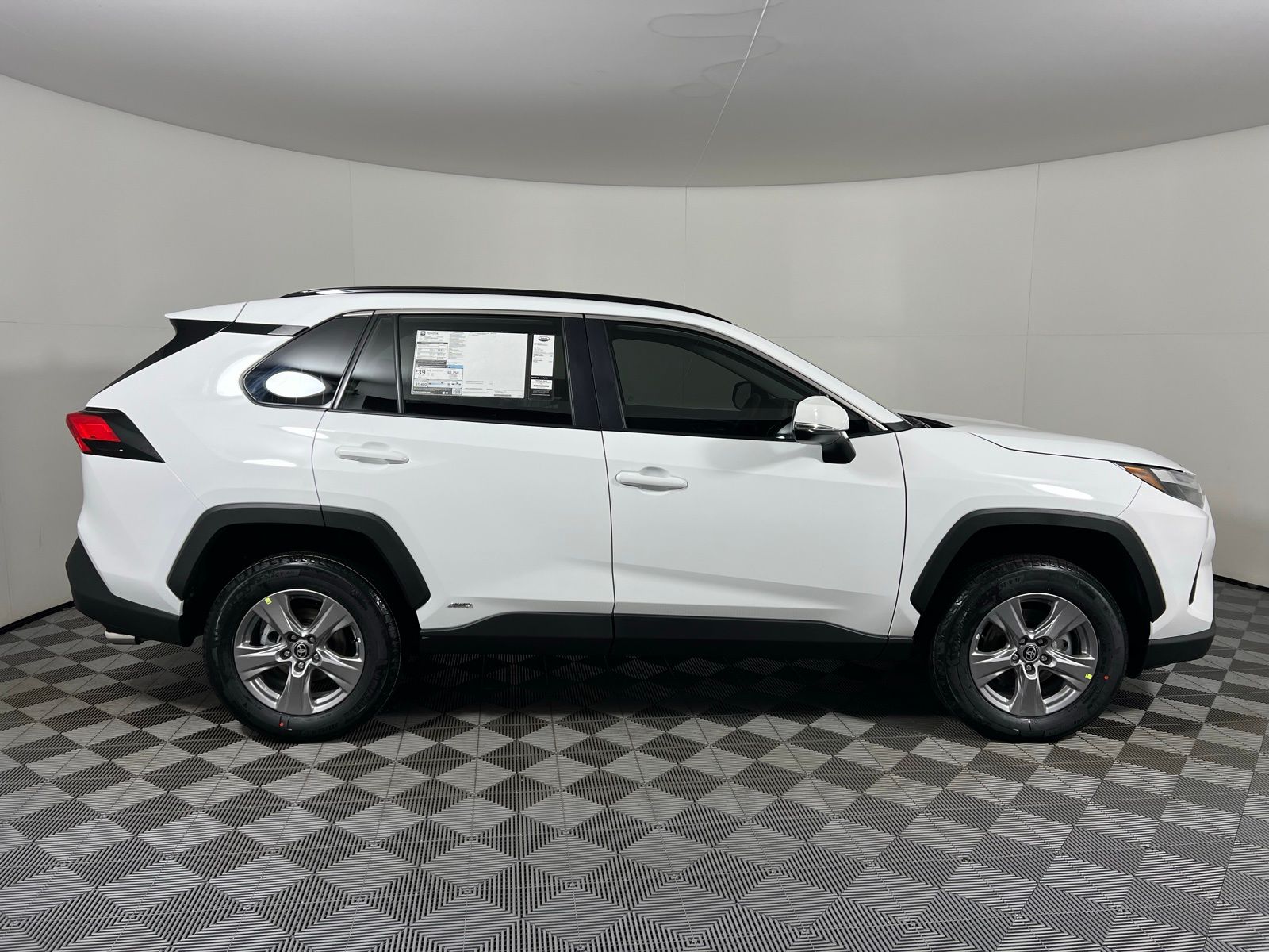 2025 Toyota RAV4 XLE 4