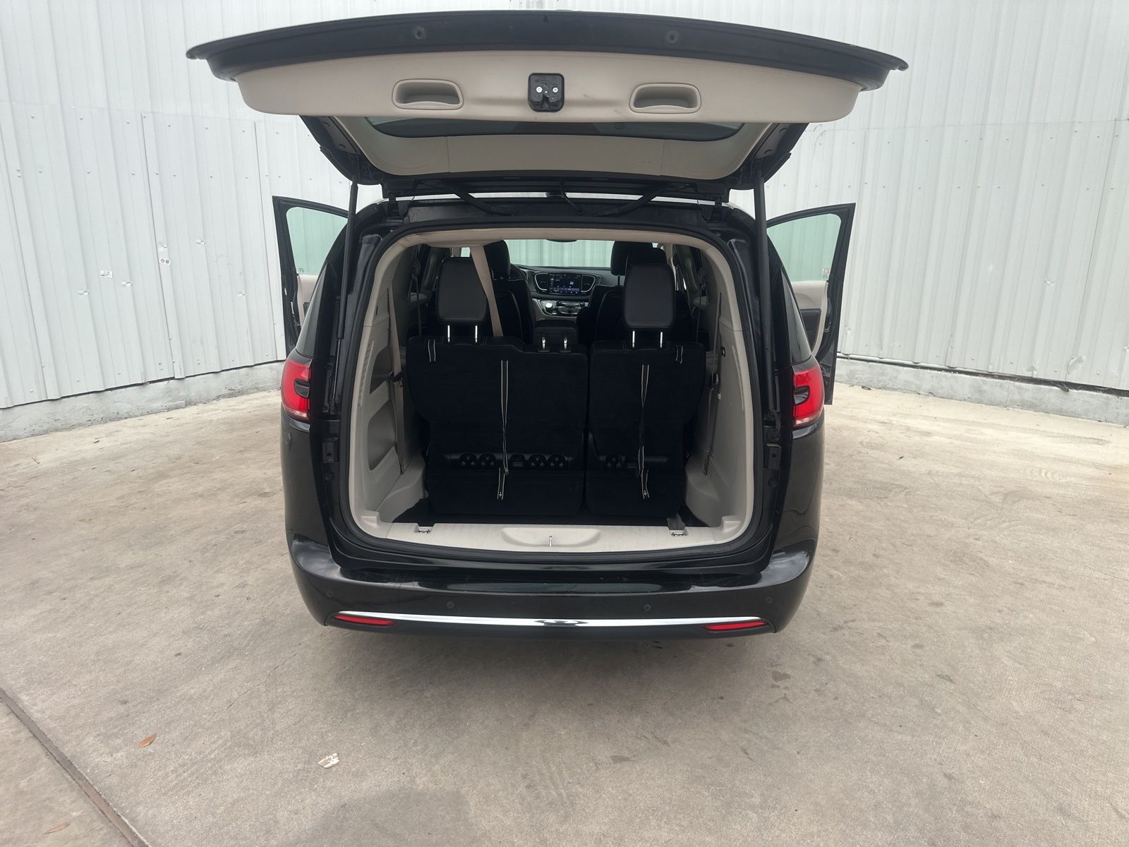 Used Car 2023 Chrysler Pacifica  Touring L For Sale Under $25,000 In Austin, Texas