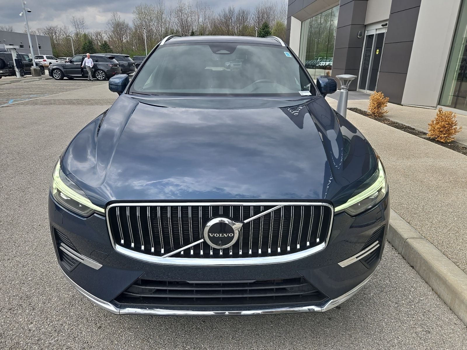 View vehicle photo 3