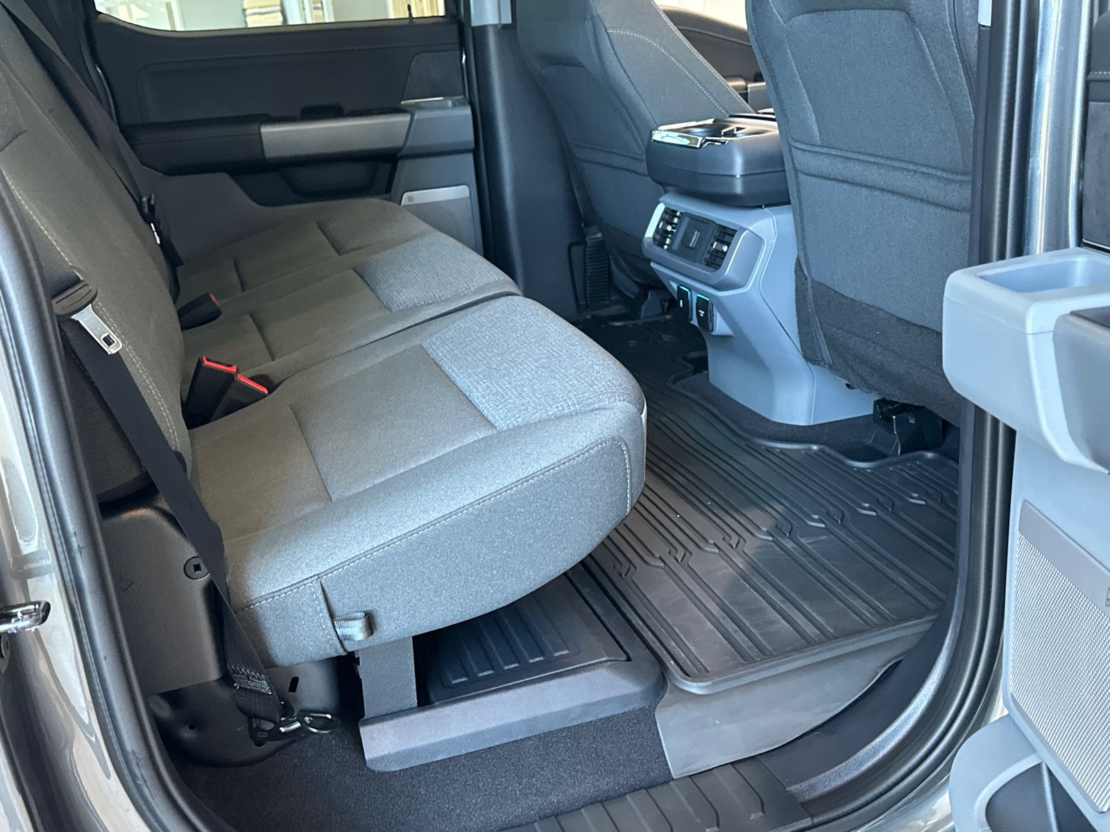 2025 Ford F-150 XLT - Photo 31