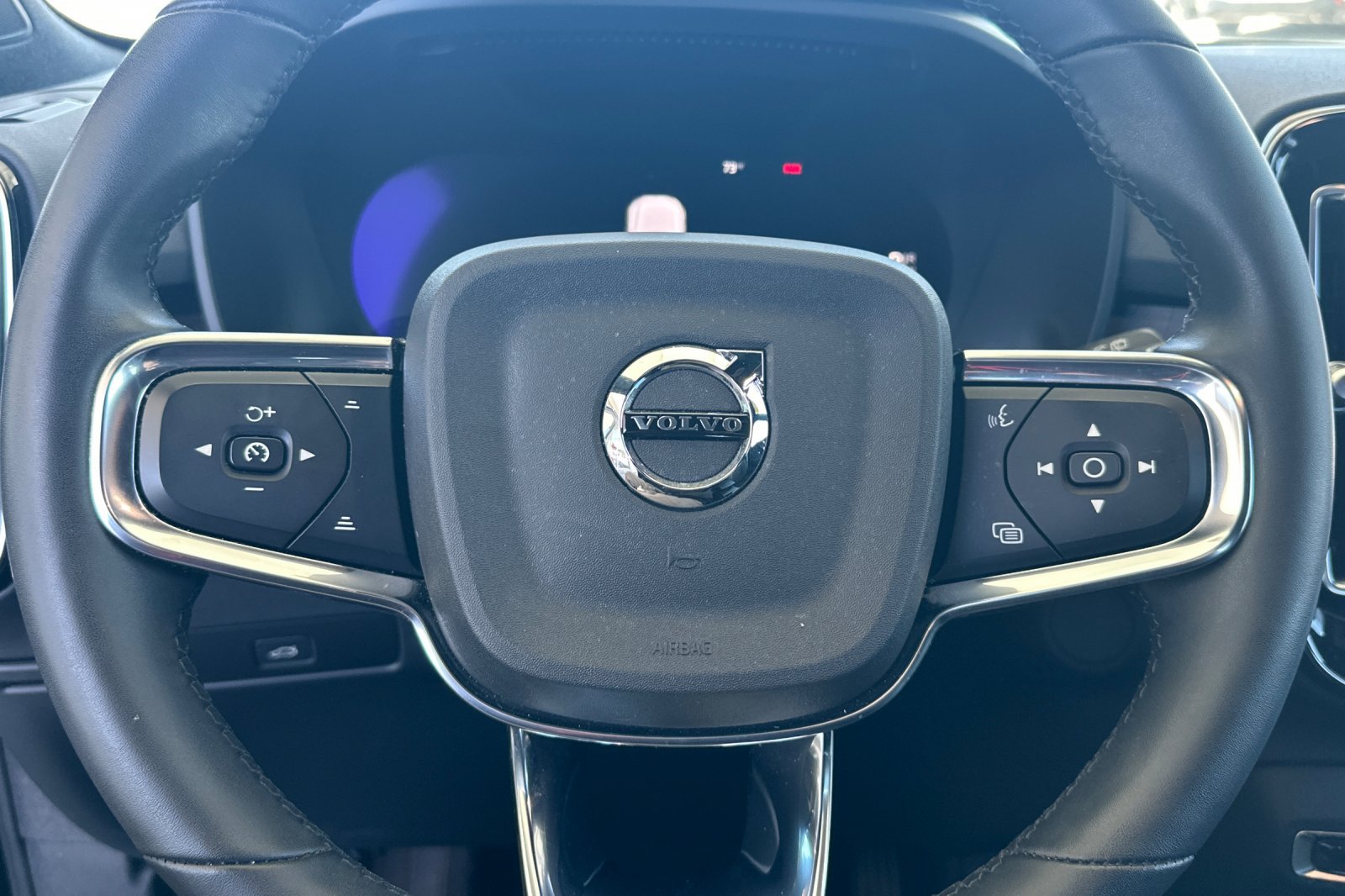2023 Volvo XC40