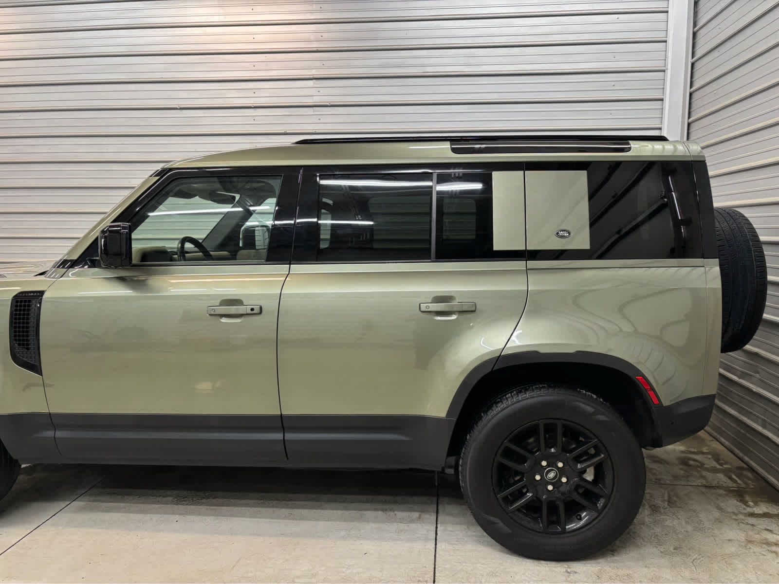Photo 5 of 2022 Land Rover Defender 110 S