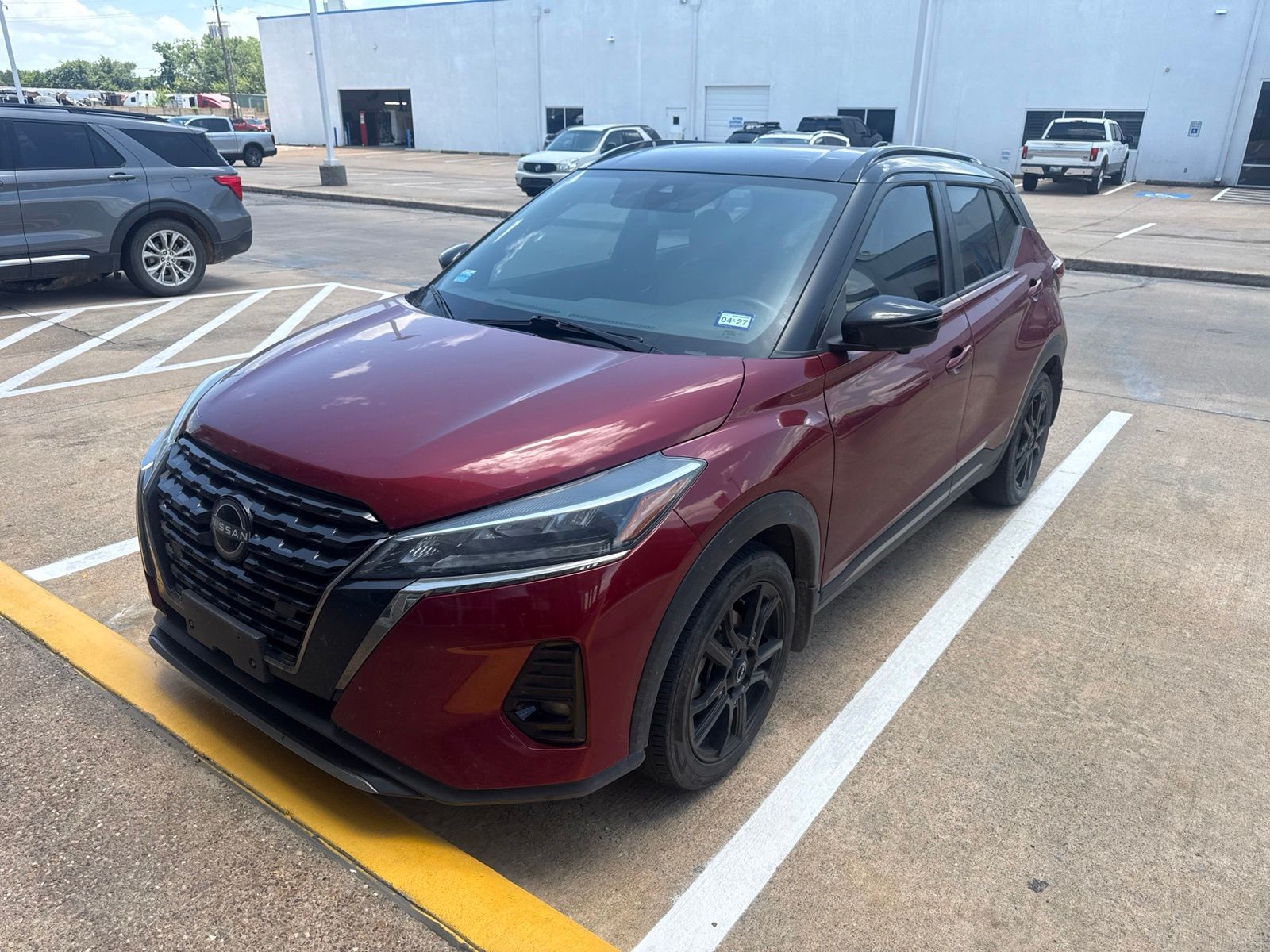 Red (Scarlet Ember Tintcoat/Super Black) 2022 Nissan Kicks SUV / Crossover Front-Wheel Drive Continuously Variable Transmission