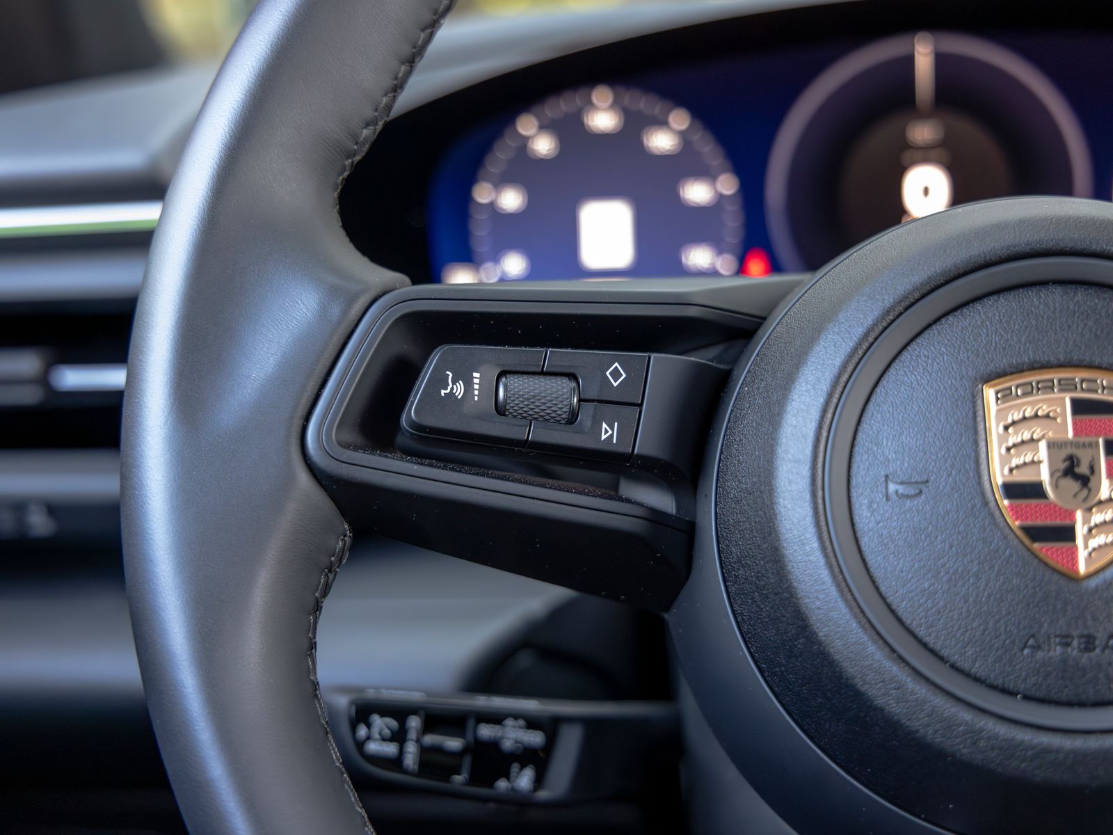 2025 Porsche Macan Base - Photo 29
