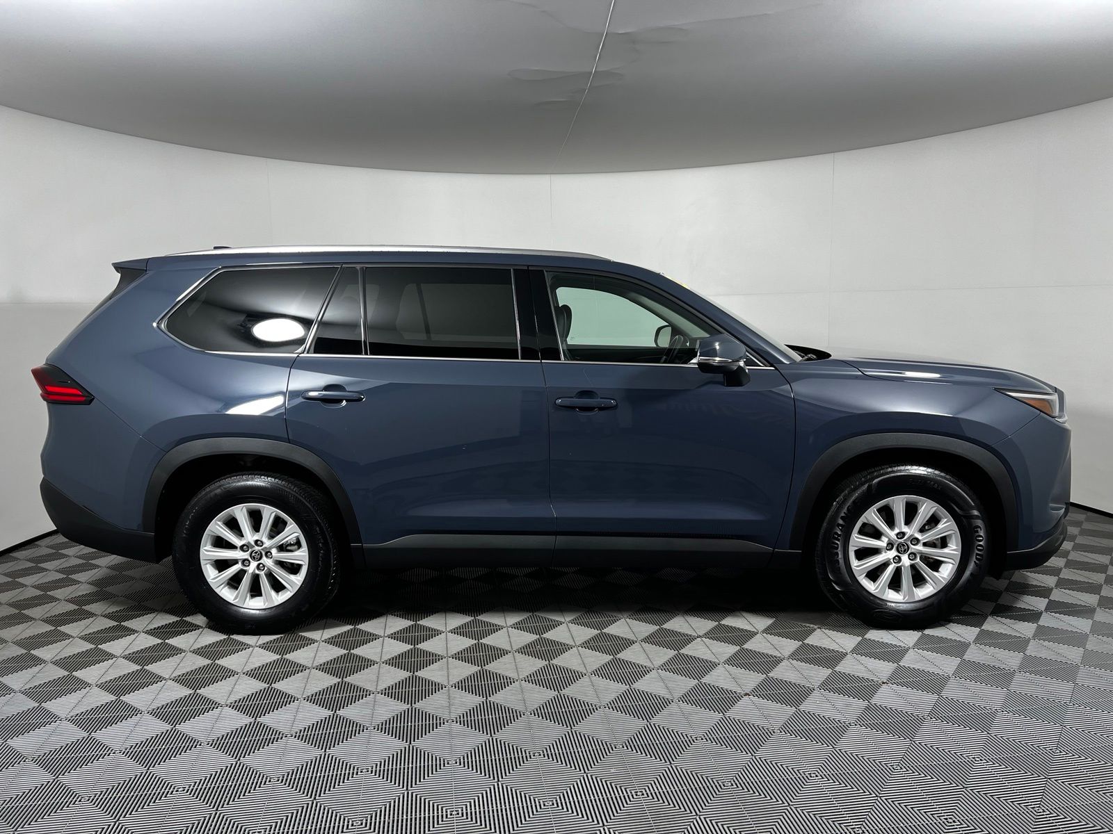 Thumbnail: 2025 Toyota Grand Highlander - 4