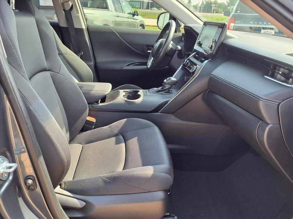 2021 Toyota Venza LE - 10