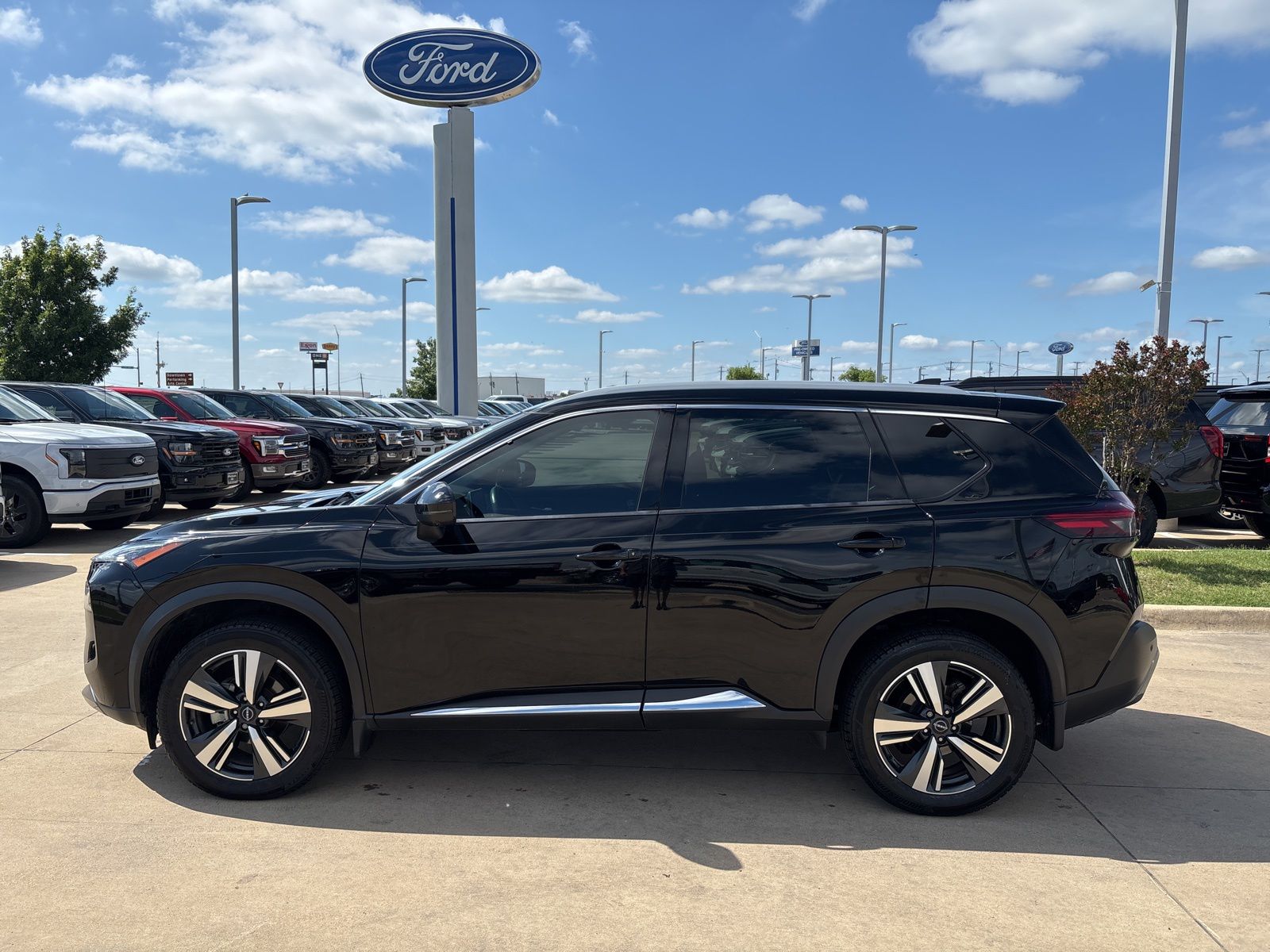 View vehicle photo 2