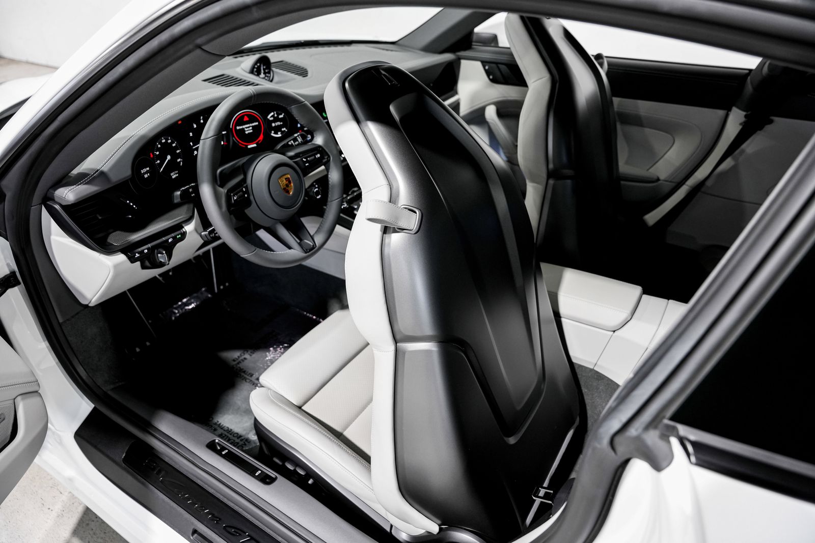 2022 Porsche 911 Carrera GTS — photo 21