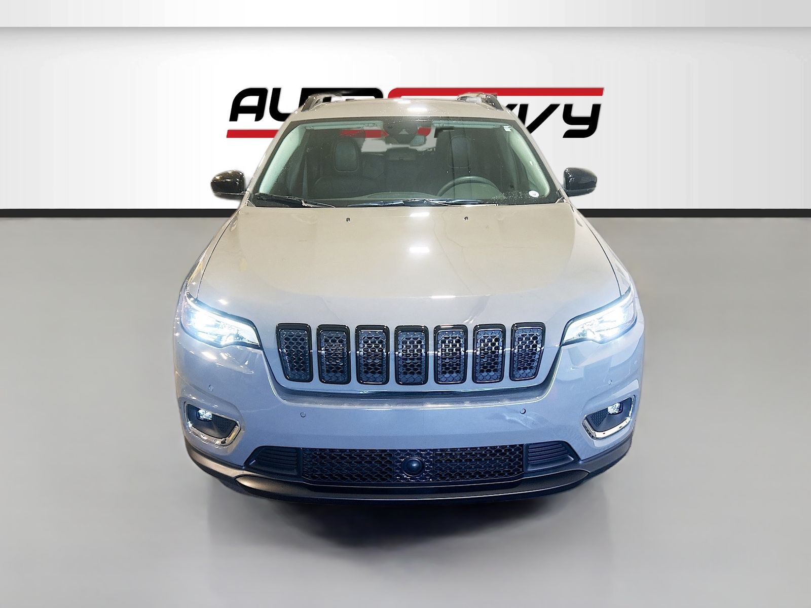 Used 2023 Gray Jeep Altitude image 2