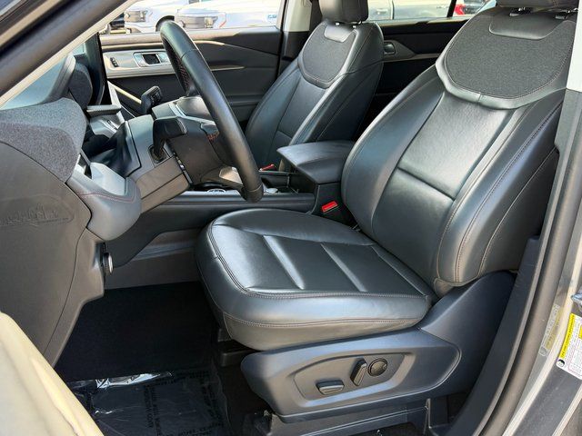 Certified Used 2025 Carbonized Gray Metallic Ford Active image 8