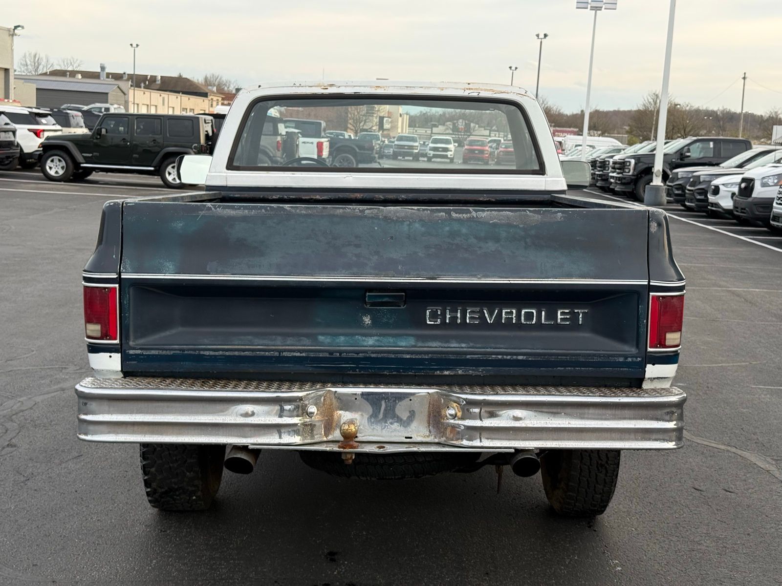 View vehicle photo 4