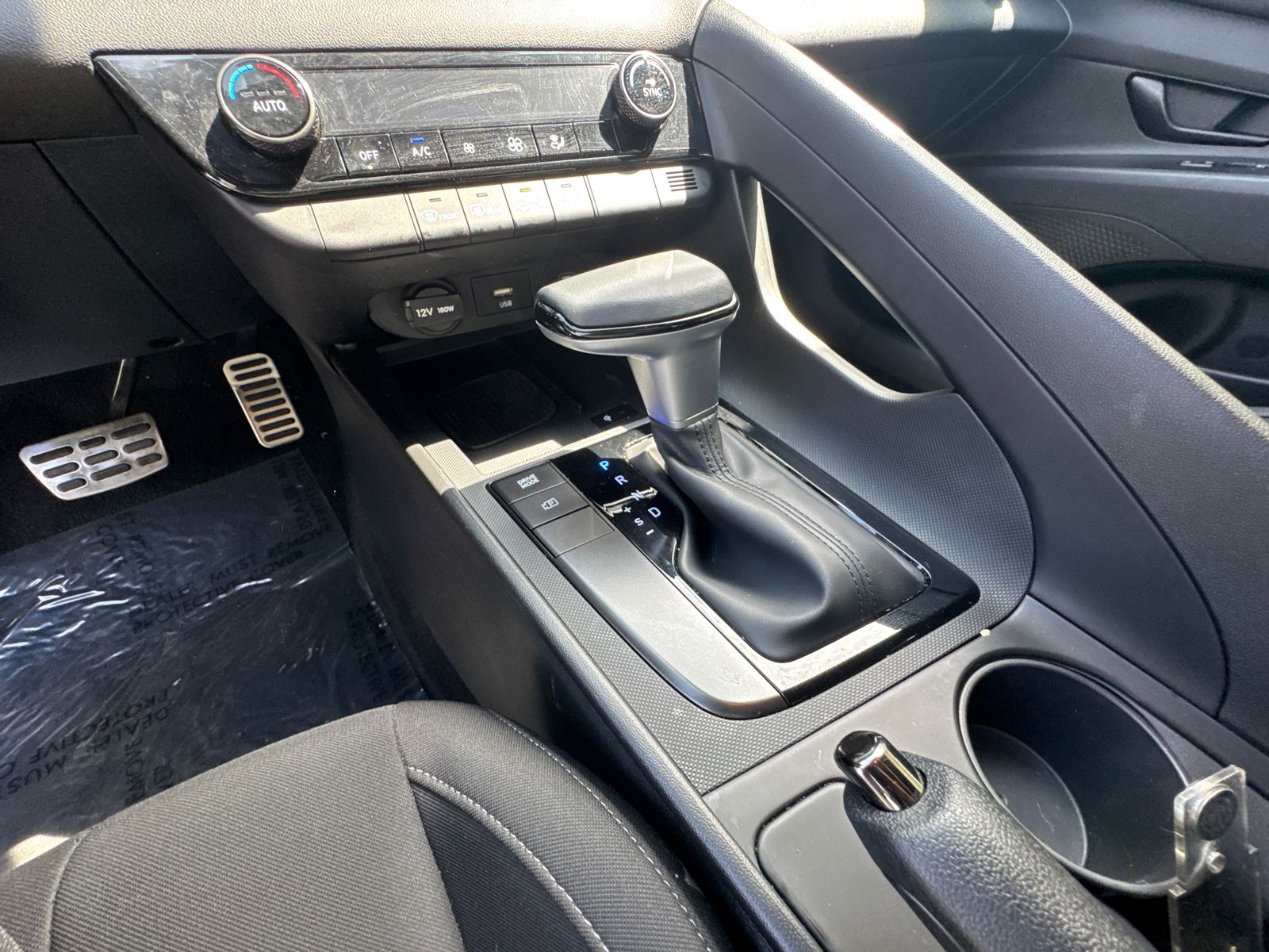 Used 2025 White Hyundai SEL Sport image 30