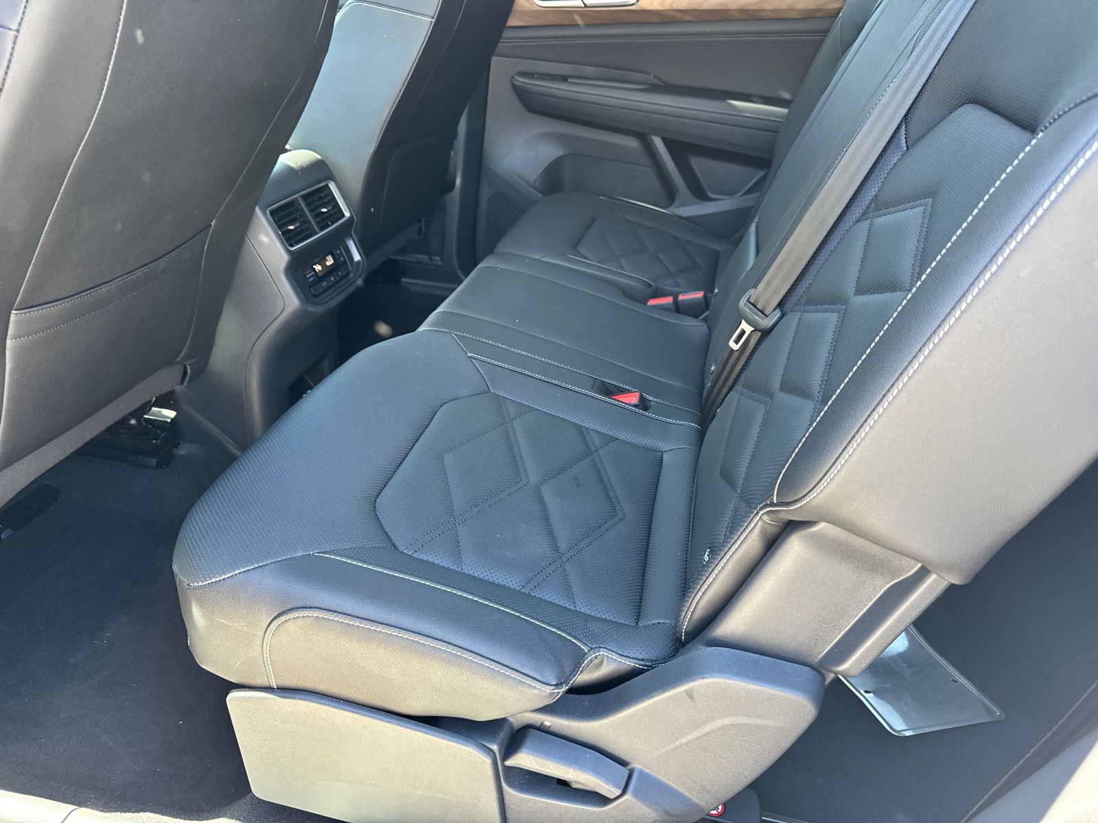 Used 2025 Silver Mist Metallic Volkswagen 2.0T SE w/Technology image 21