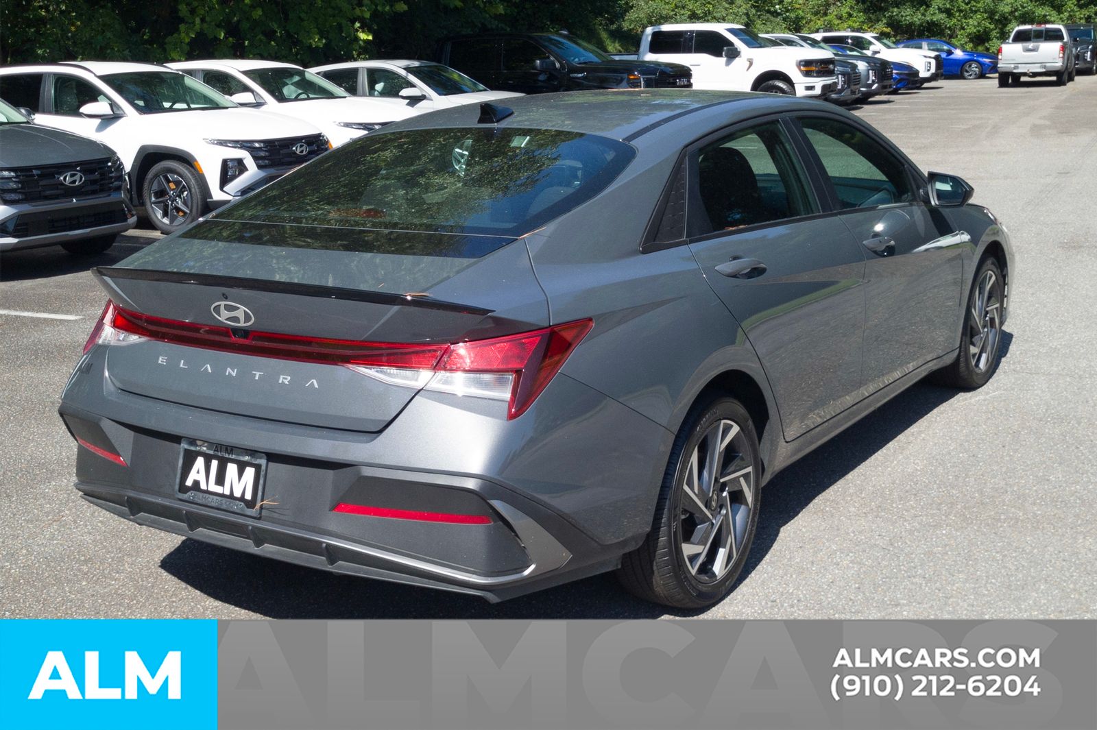 2025 Hyundai Elantra SEL Sport photo 5