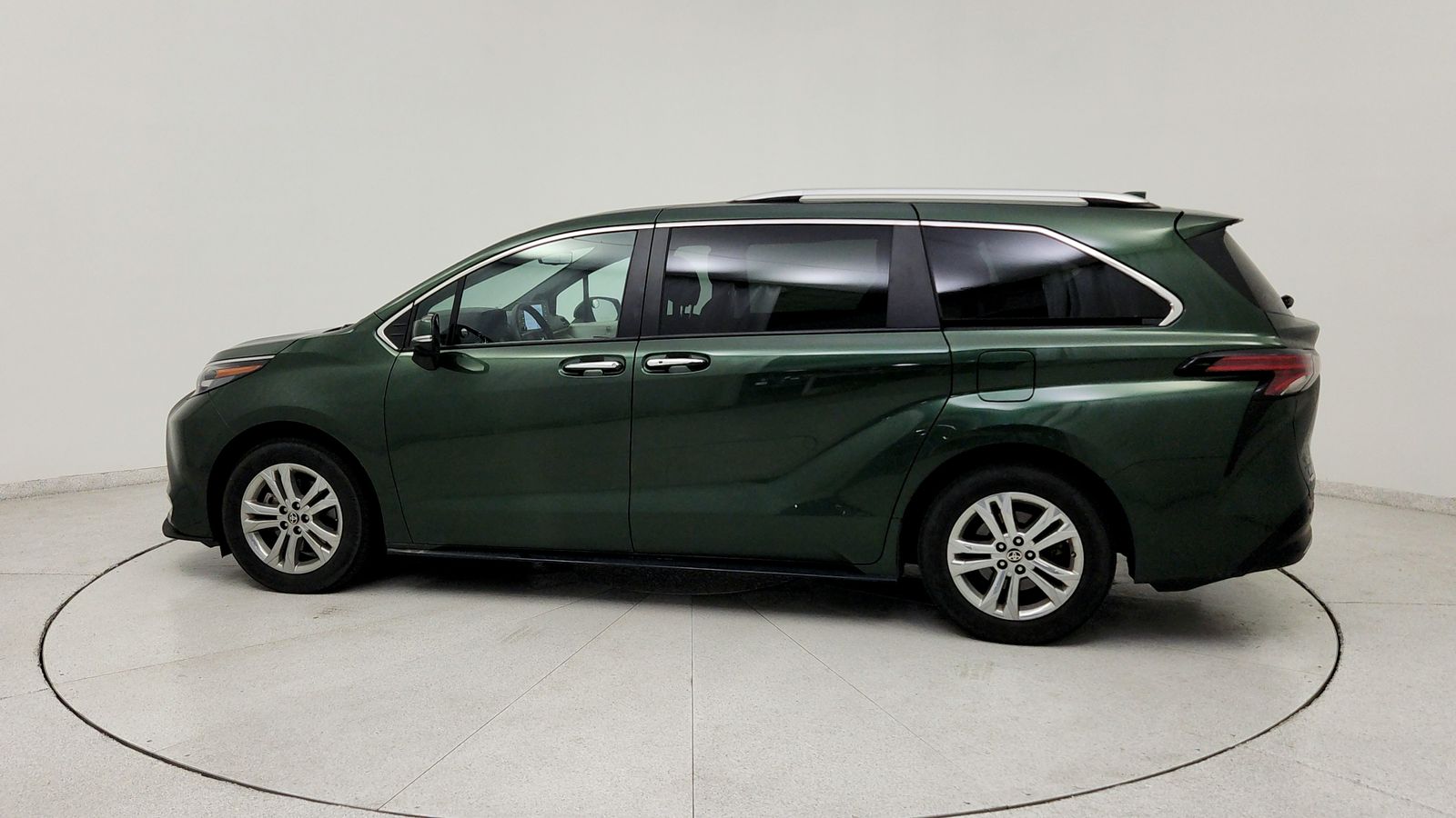 Used 2024  Toyota Platinum image 4