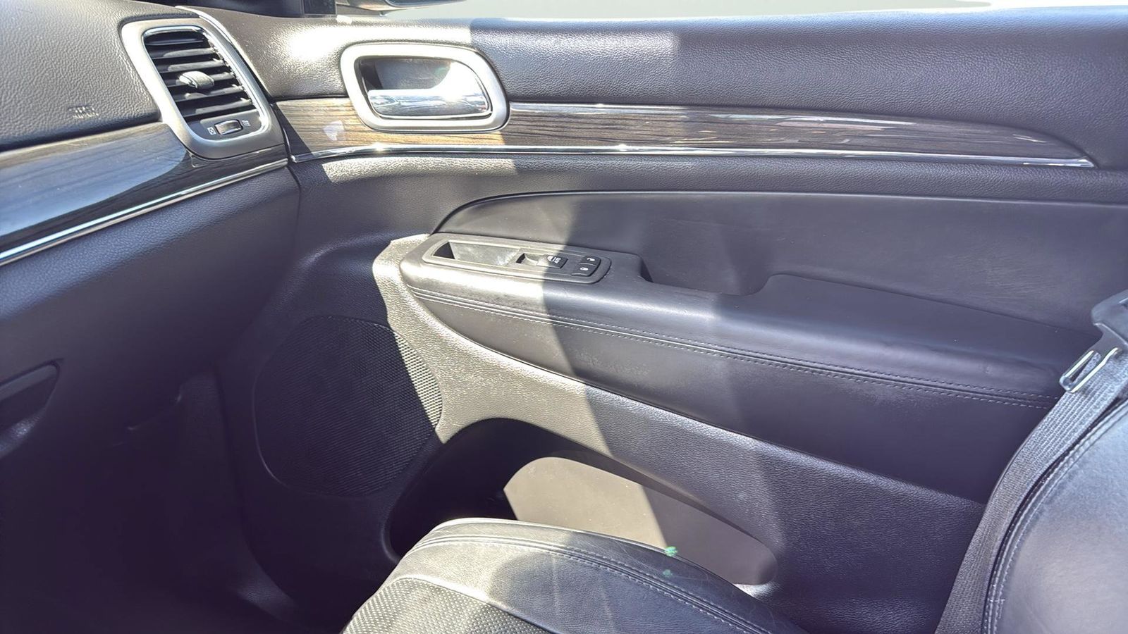 Used Car 2018 Jeep Grand Cherokee  Overland For Sale Under $25,000 In Austin, Texas