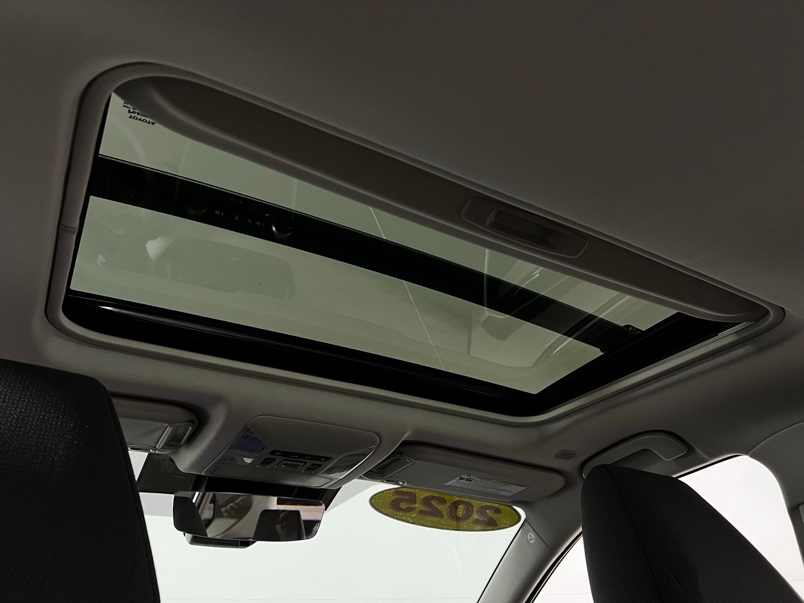 Thumbnail: 2025 Toyota RAV4 - 25