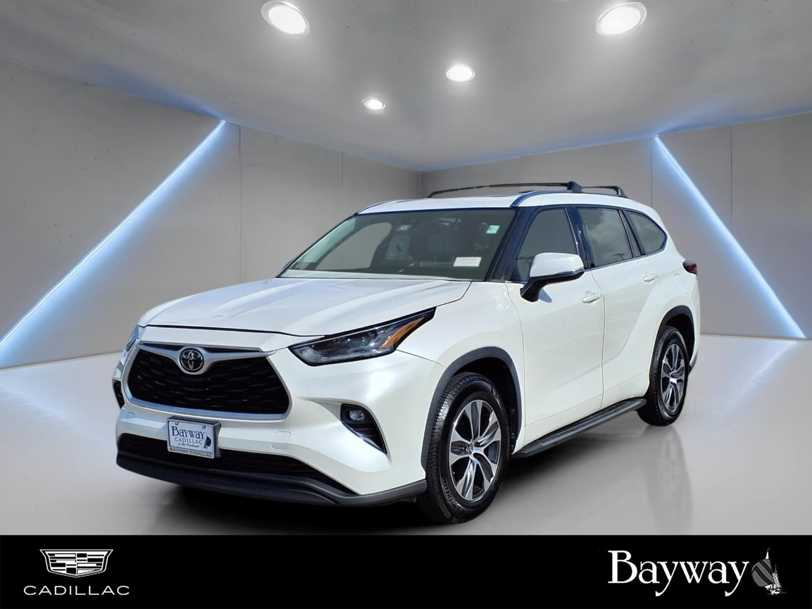 2021 Toyota Highlander XLE White at Toyota of Victoria