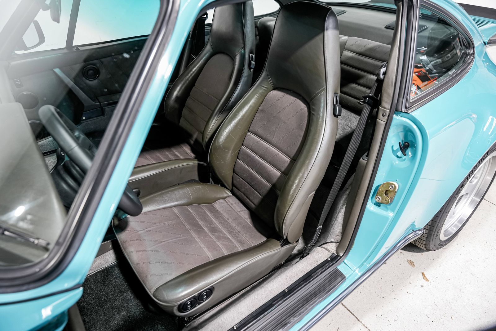 1988 Porsche 911 Carrera — photo 27