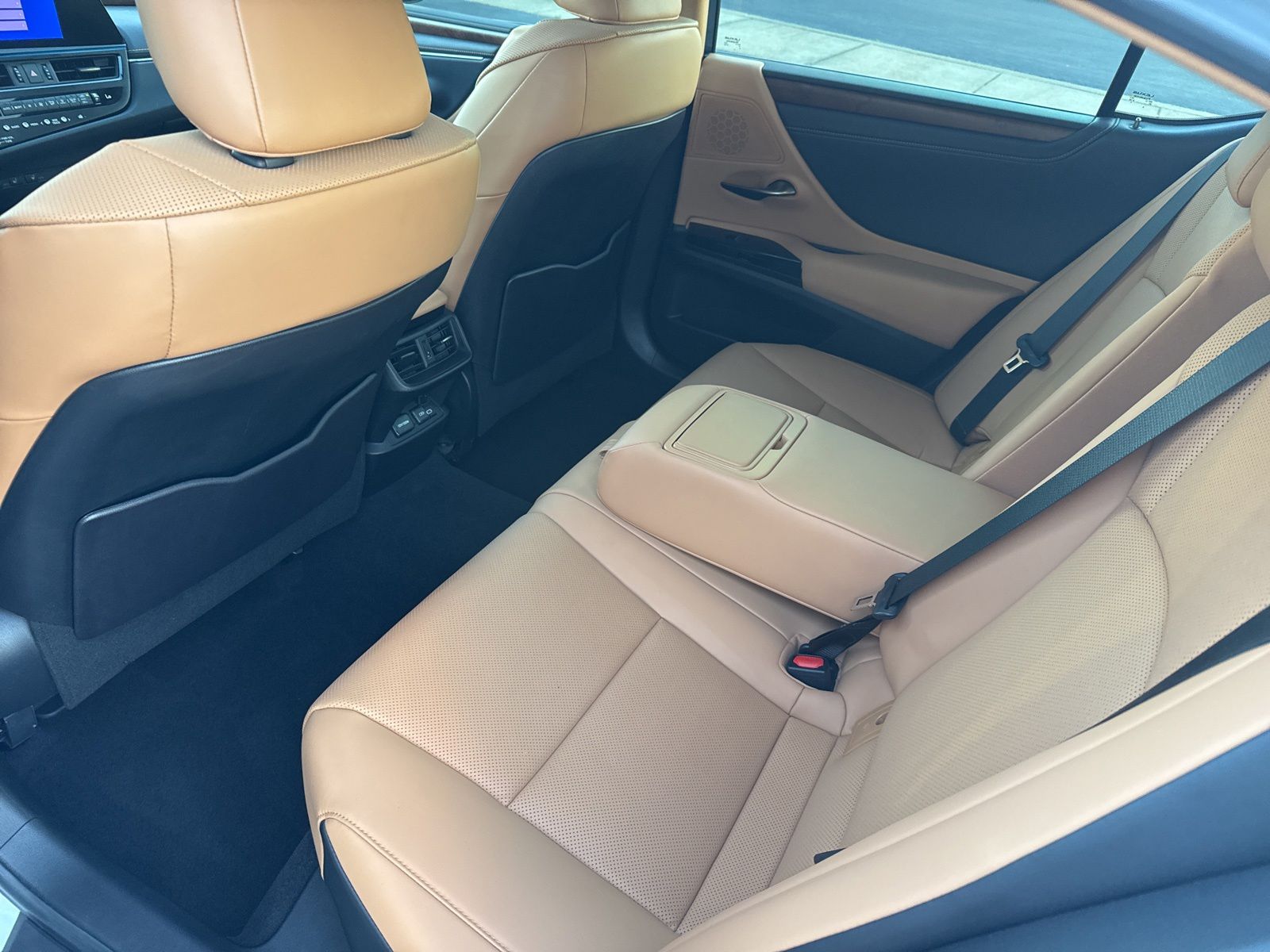Used 2023 White Lexus 350 image 5