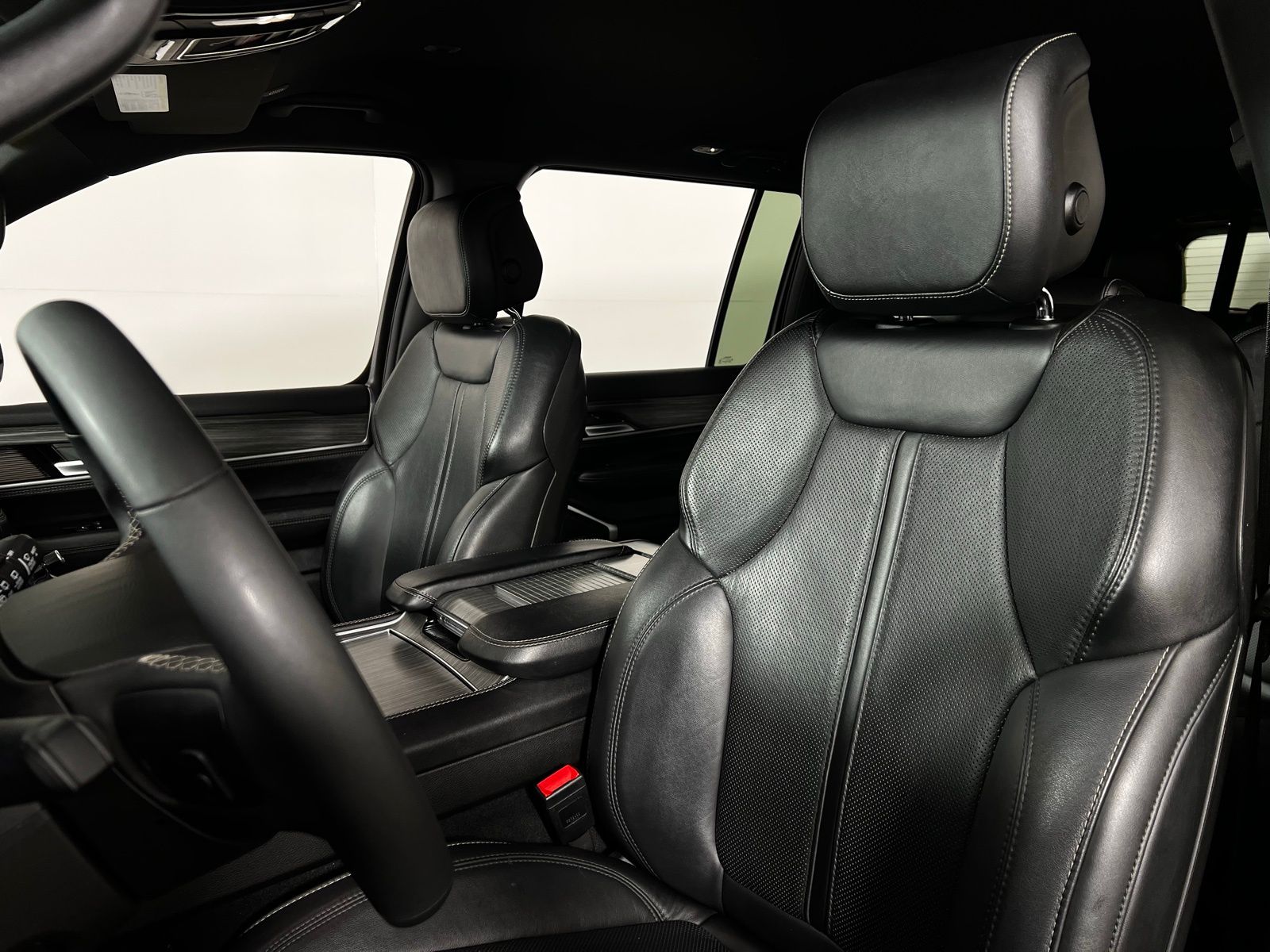 Thumbnail: 2024 Jeep Wagoneer - 13