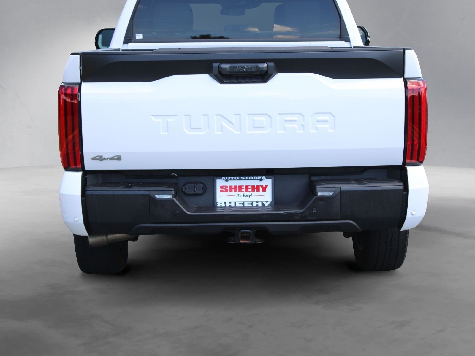 Used 2025 White Toyota SR5 image 12