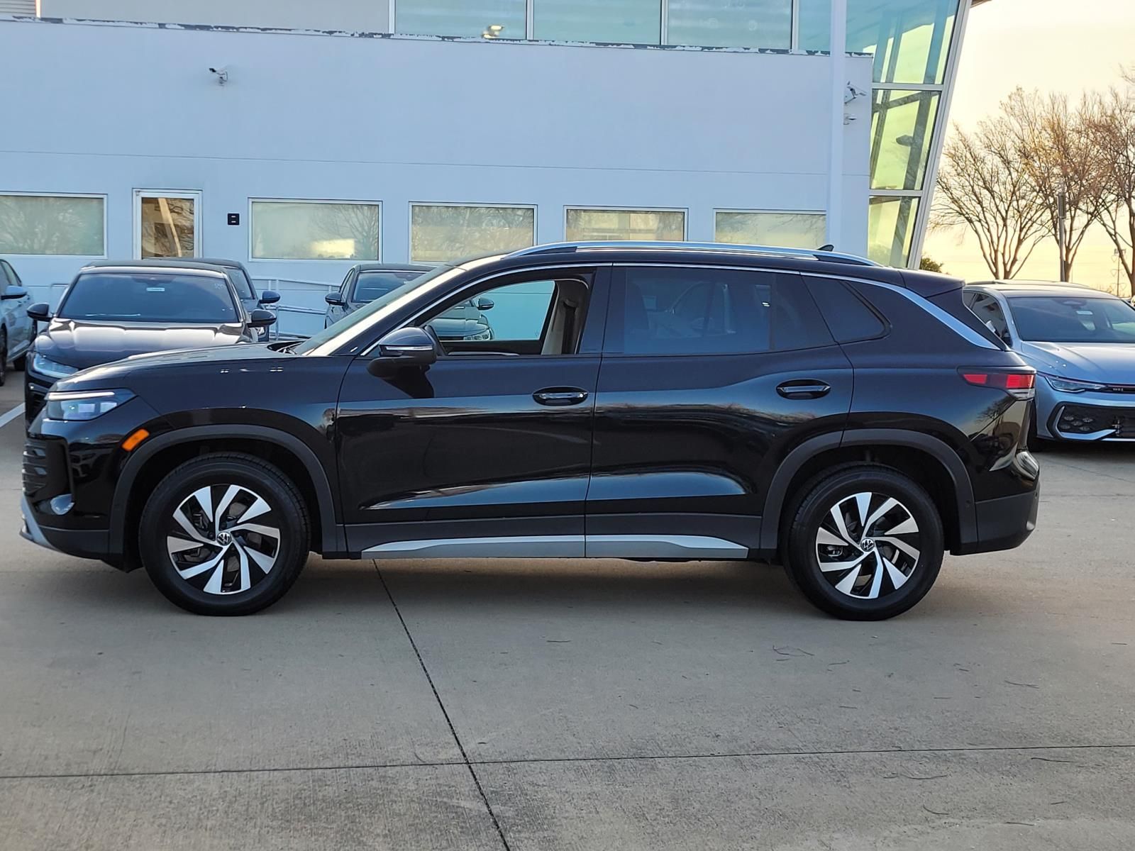 used 2025 Volkswagen Tiguan car, priced at $24,580