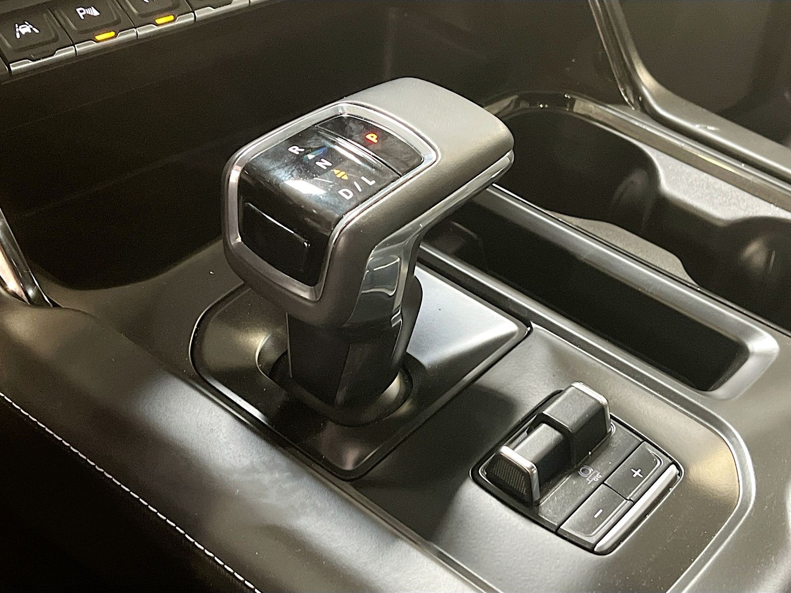 Used 2025 White GMC AT4X image 17
