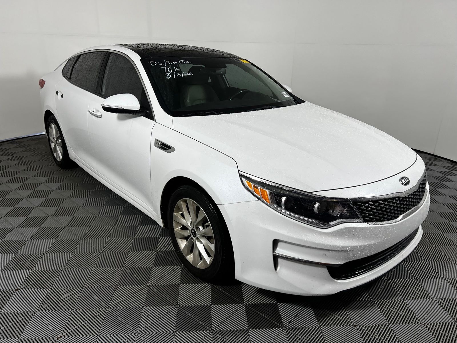 Thumbnail: 2016 Kia Optima - 3