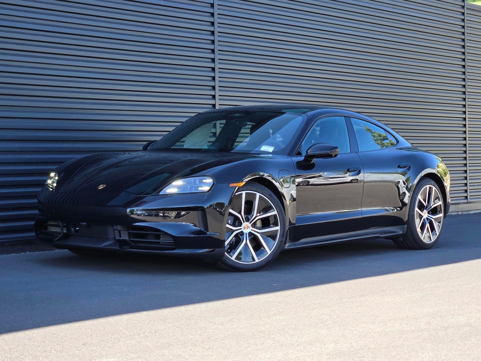 2026 Porsche Taycan 4 — full photo 1 of 27