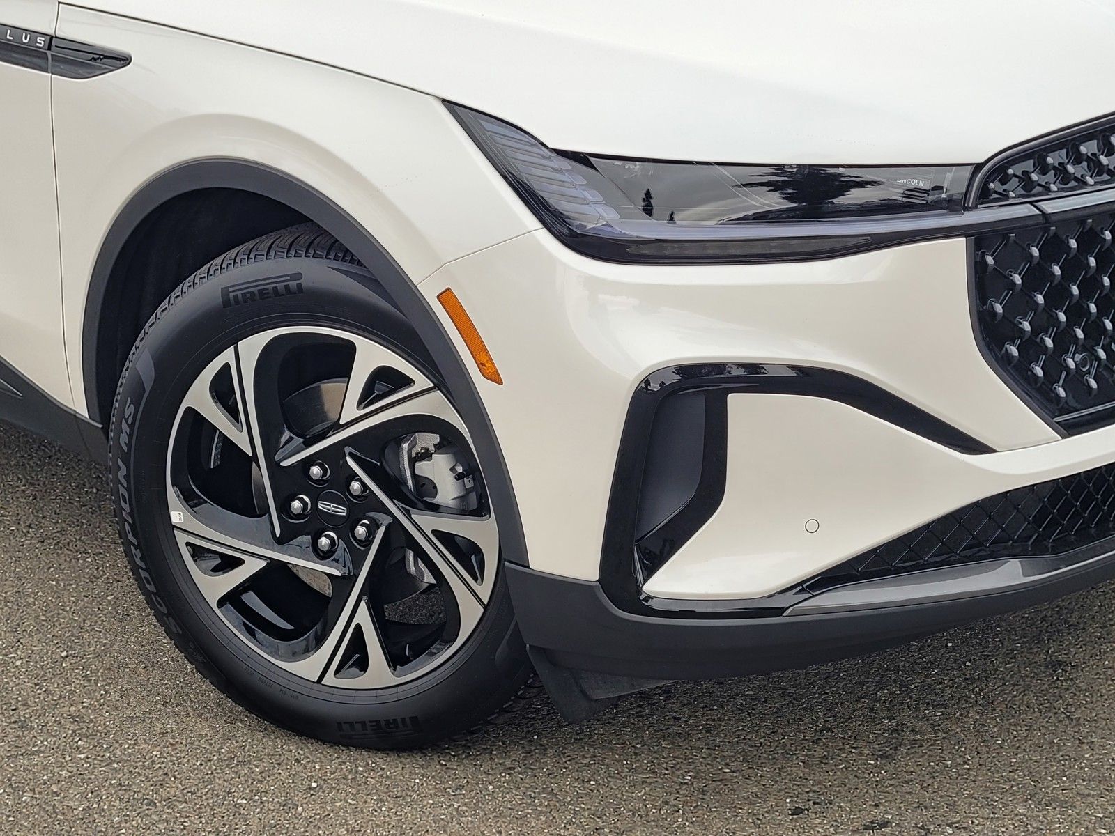 New 2026 White Lincoln Premiere image 6