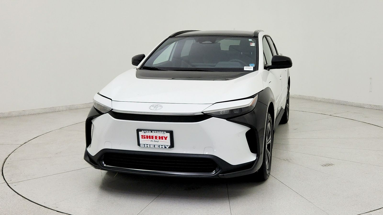 Used 2024 Beige Toyota XLE image 2