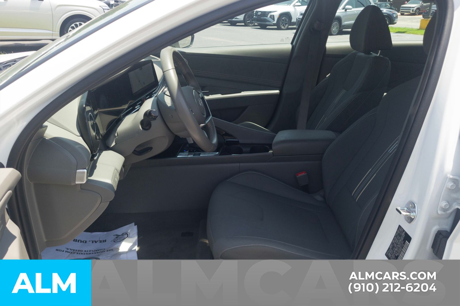 Used 2025 White Hyundai SEL Convenience image 15