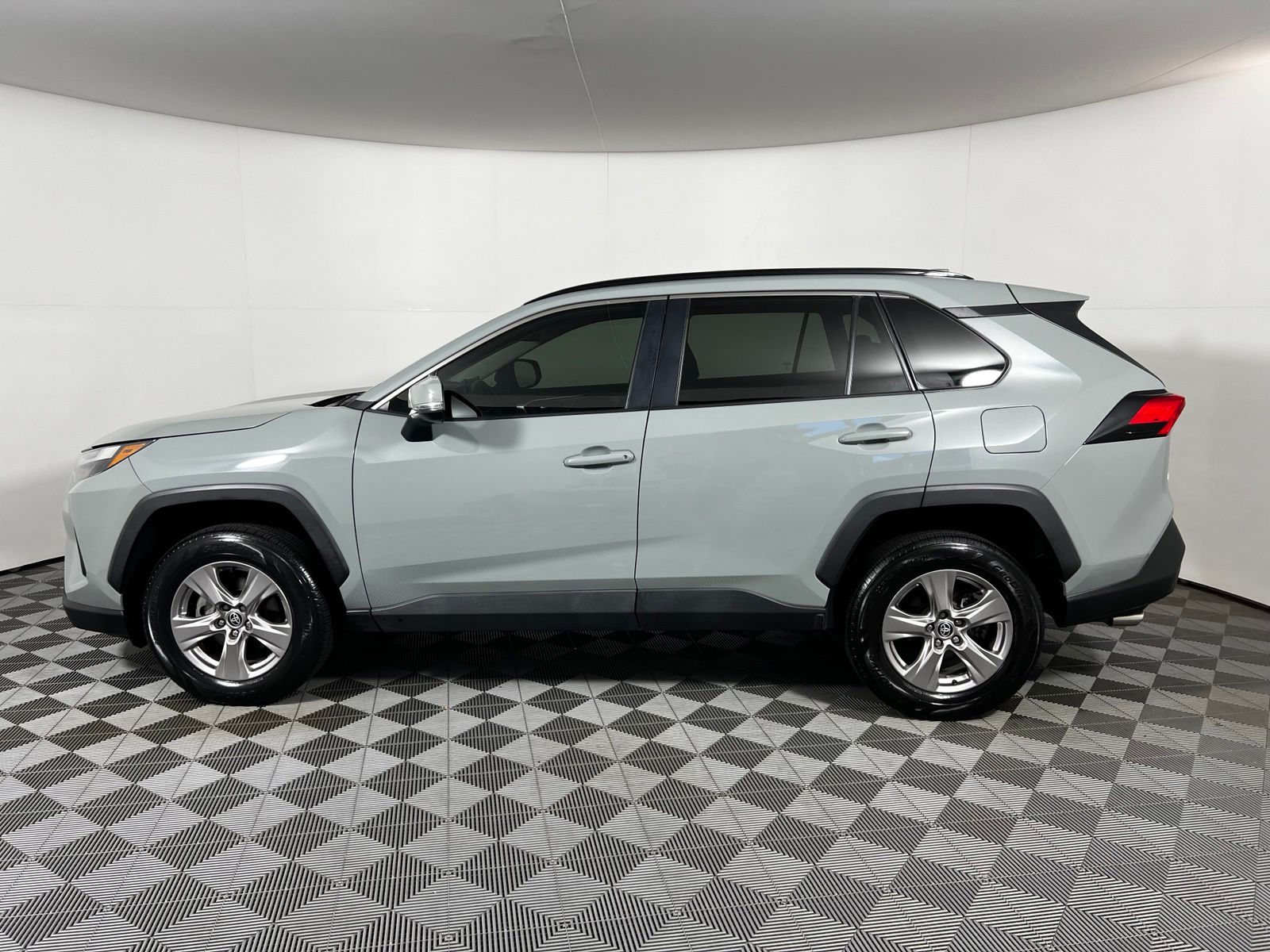 Thumbnail: 2022 Toyota RAV4 - 8