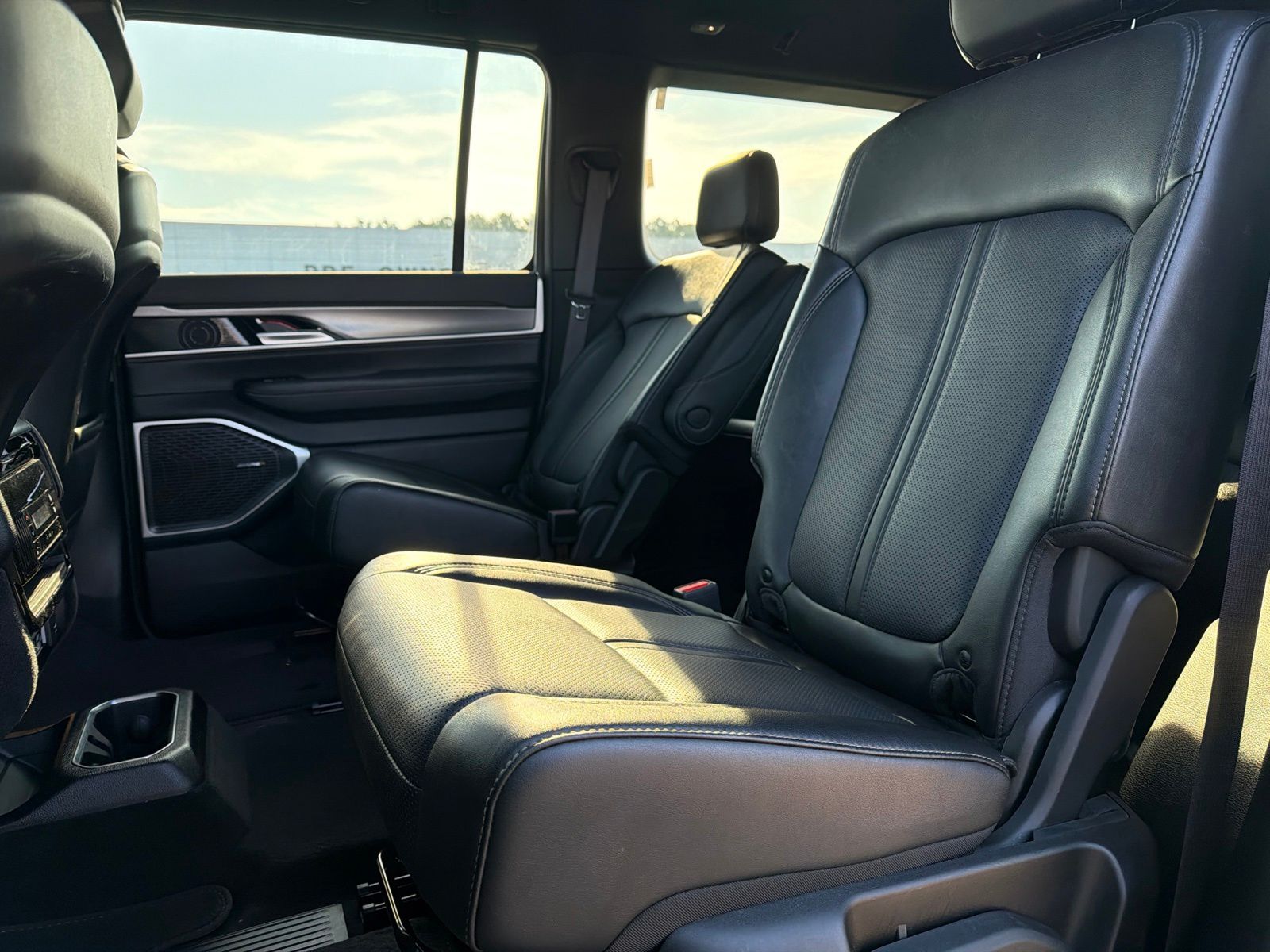 2025 Jeep Wagoneer Series II - 11