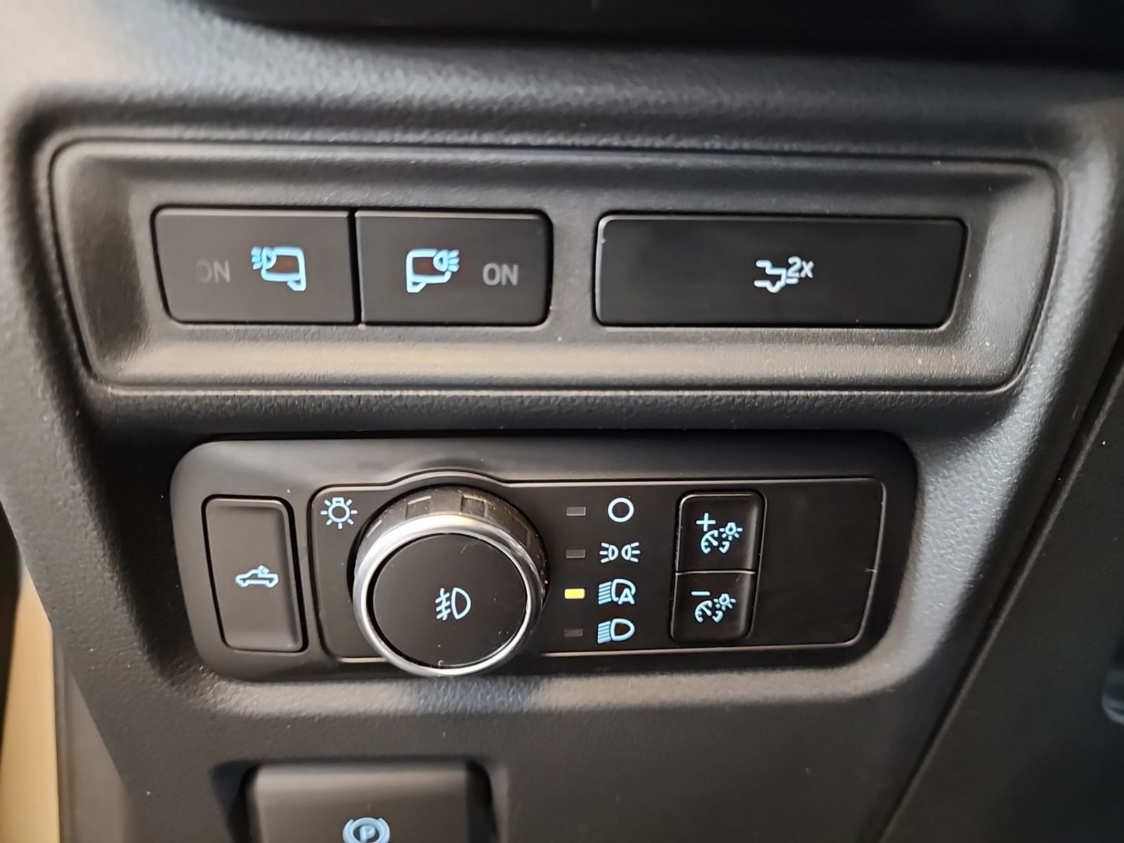 Certified Used 2023 Avalanche Ford XLT image 22