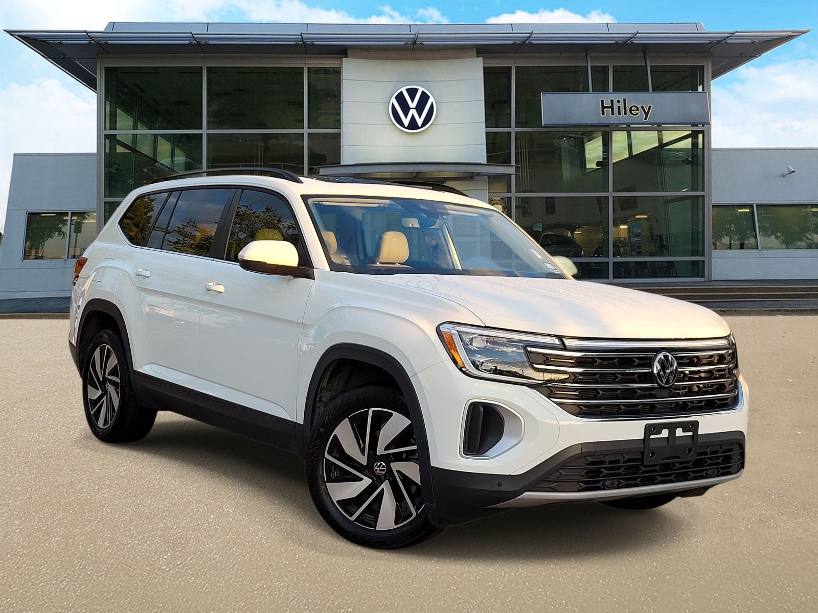 White 2024 Volkswagen Atlas SUV / Crossover Front-Wheel Drive 8-Speed Automatic
