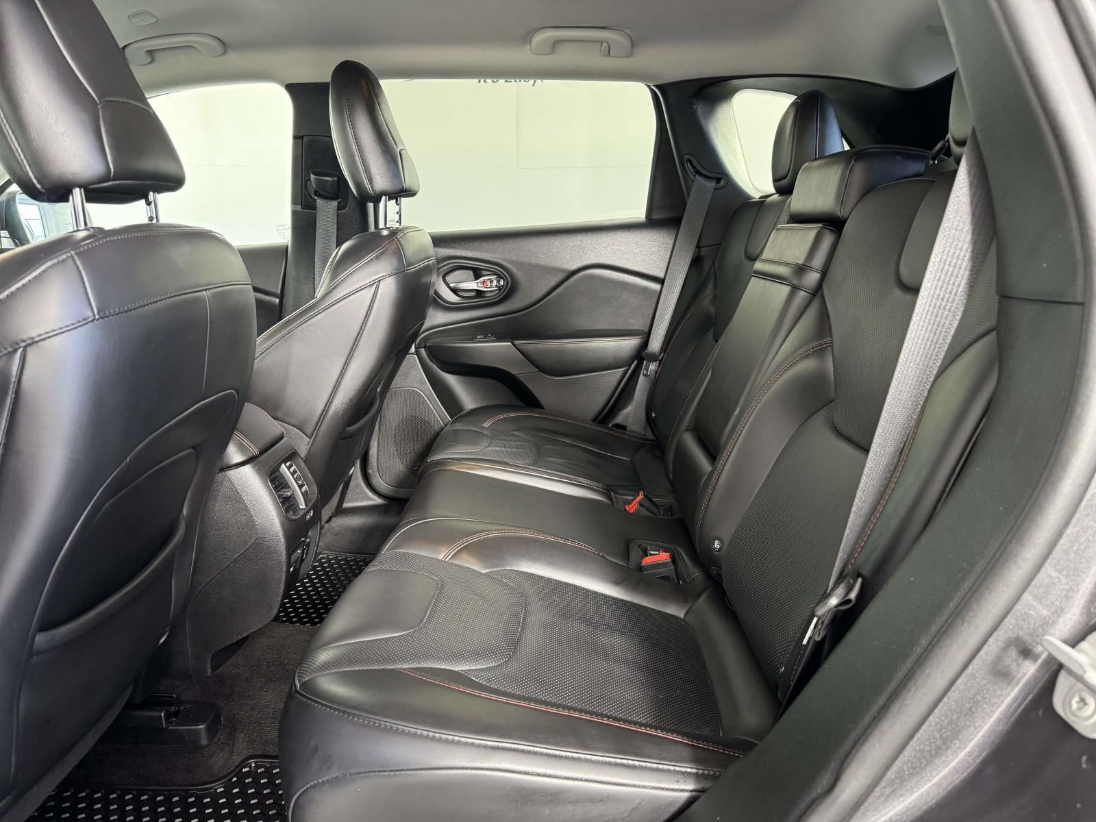 Used 2019 Gray Jeep Trailhawk image 6