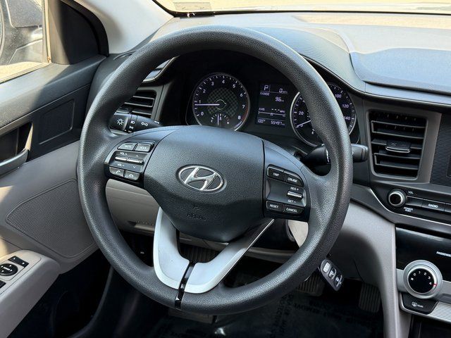 Used 2019 Machine Gray Hyundai SE image 18