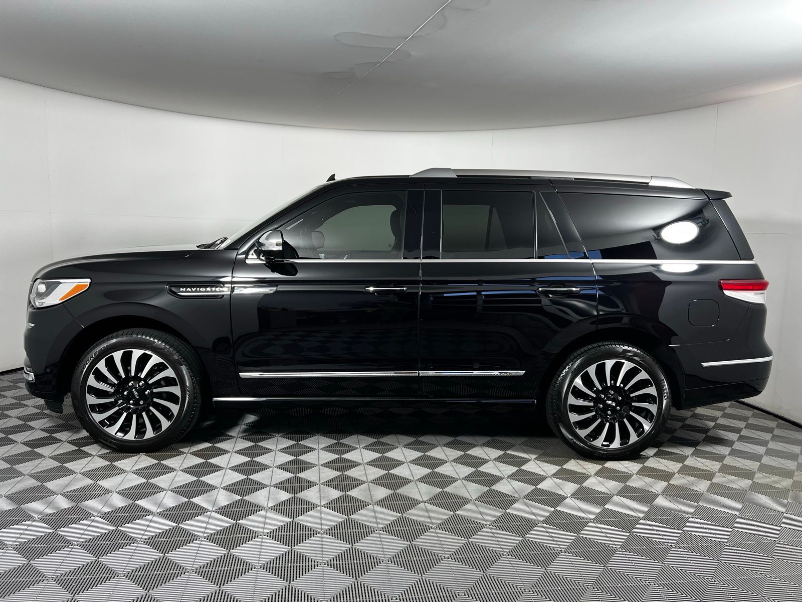 2023 Lincoln Navigator Black Label 17
