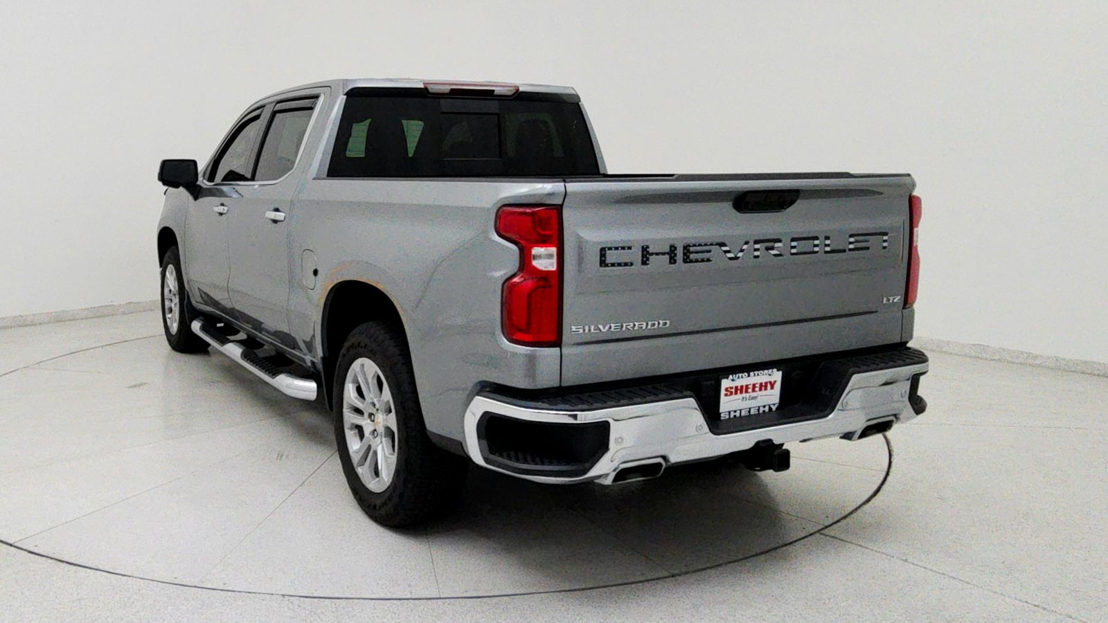 Used 2025 Gray Chevrolet LTZ image 5